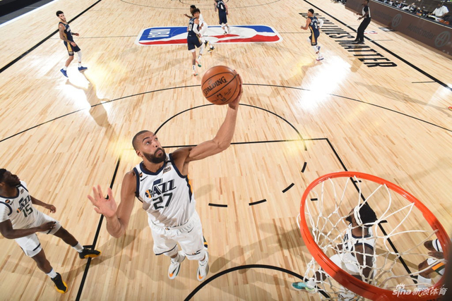 伦纳德闪耀 伦纳德闪耀